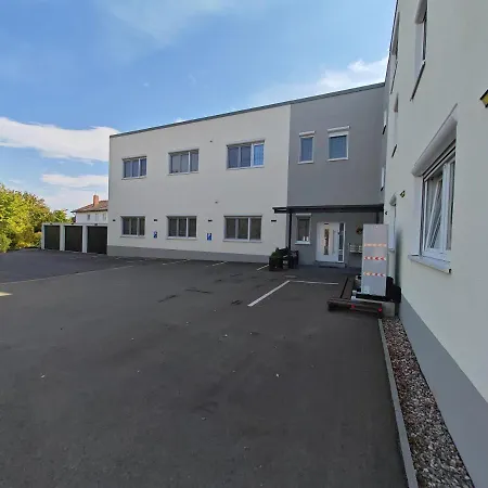 E2 - Gut Ausgestattete 3-zimmerwohnung 64 Qm, Fuer 1-3 Personen 1 Dz 1ez Grafenwöhr