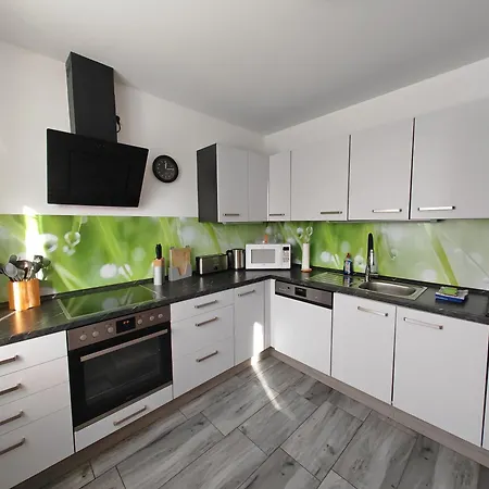 E2 - Gut Ausgestattete 3-zimmerwohnung 64 Qm, Fuer 1-3 Personen 1 Dz 1ez Apartment
