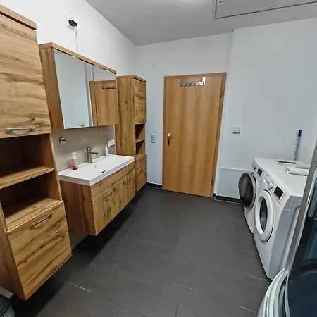 E2 - Gut Ausgestattete 3-zimmerwohnung 64 Qm, Fuer 1-3 Personen 1 Dz 1ez Apartman *
