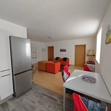 Apartman E2 - Gut Ausgestattete 3-zimmerwohnung 64 Qm, Fuer 1-3 Personen 1 Dz 1ez *