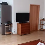 דירה E2 - Gut Ausgestattete 3-zimmerwohnung 64 Qm, Fuer 1-3 Personen 1 Dz 1ez